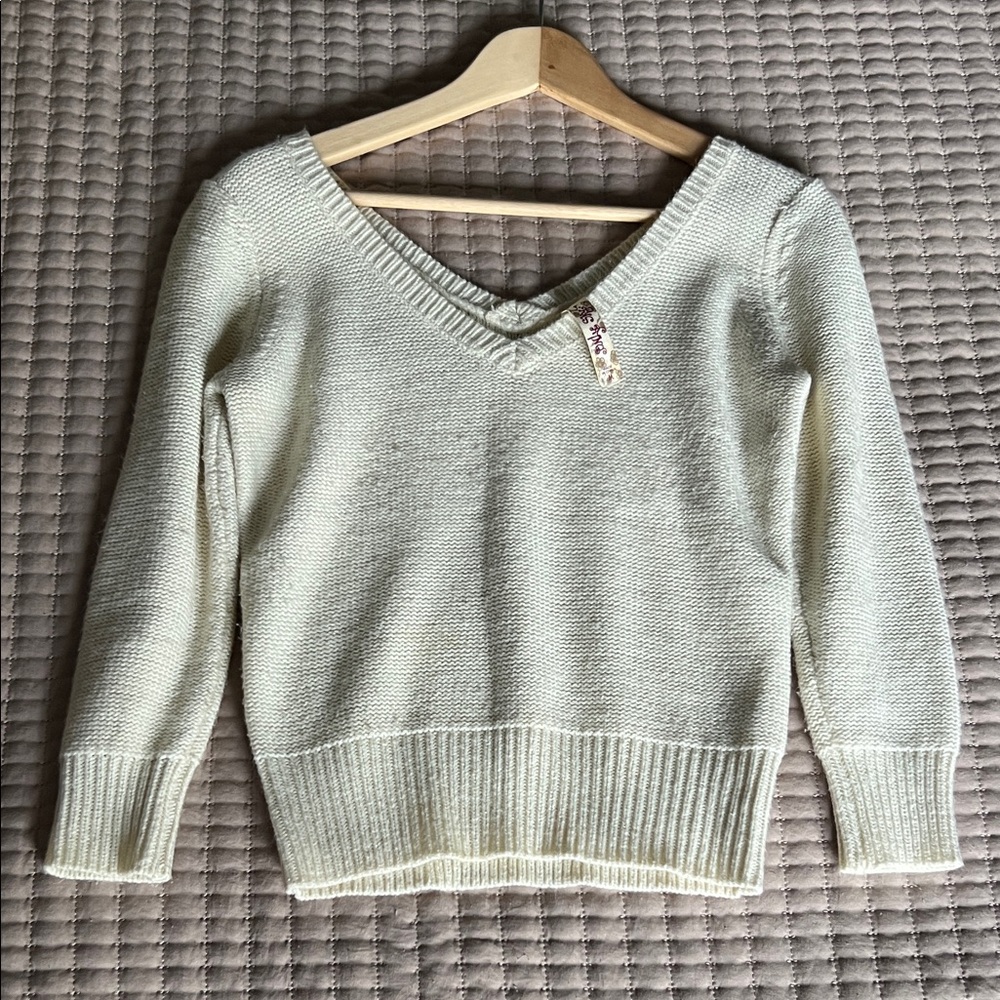 Elegant V-Neck Sweater in Cream